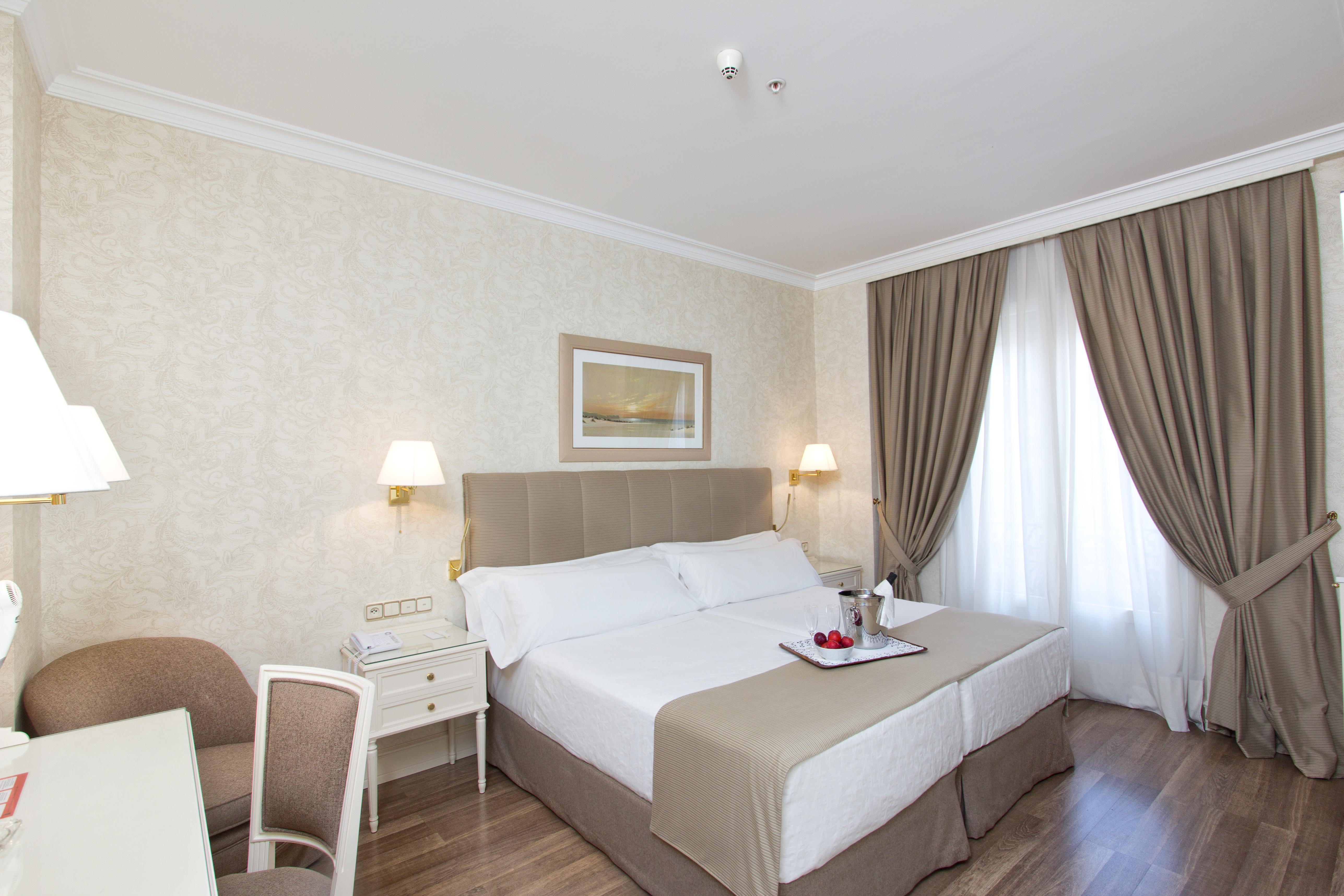 Hotel Atlantico Мадрид Екстериор снимка