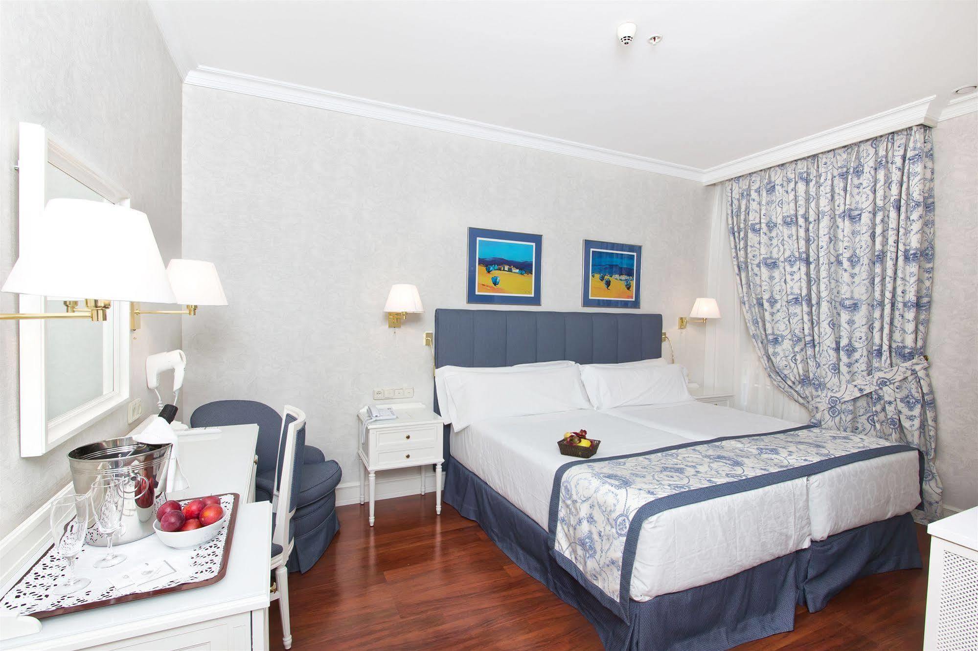 Hotel Atlantico Мадрид Екстериор снимка