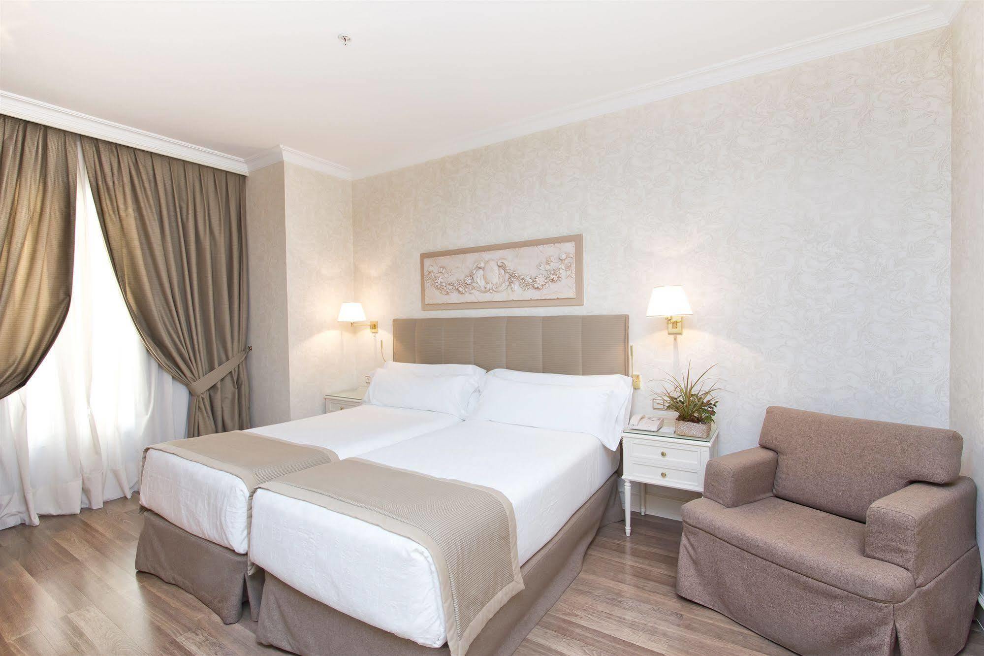 Hotel Atlantico Мадрид Екстериор снимка