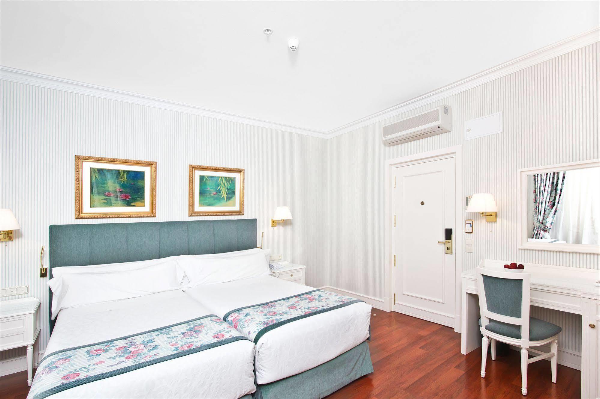 Hotel Atlantico Мадрид Екстериор снимка
